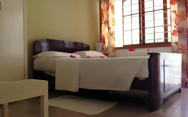 Beau Vallon Bungalows
