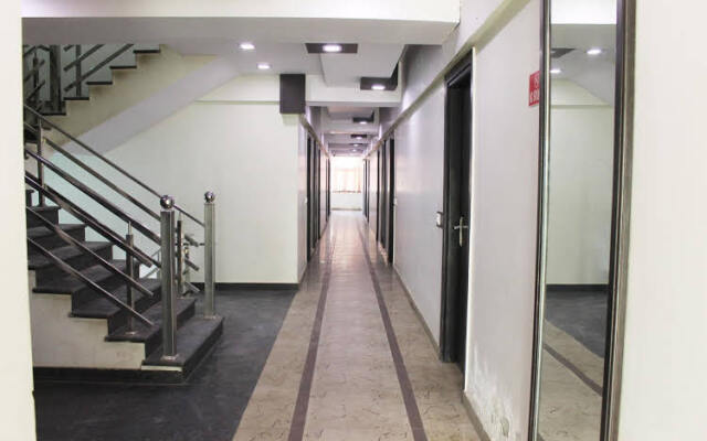 OYO 672 Hotel Diamond Inn