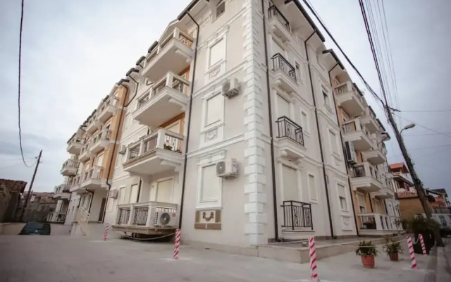 The Luxury Garden Apartment