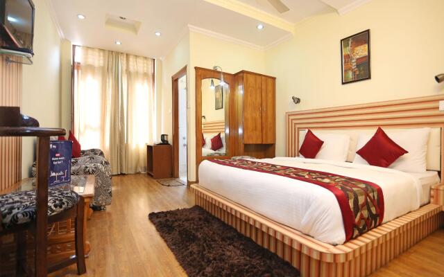 OYO 4889 Hotel Moon 2