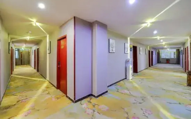 Xinzheng Marriott Business Hotel (Shuanghu Avenue Subway Station)