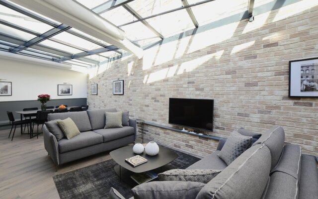 Luxury AC 3BDR Le Marais I by Livinparis