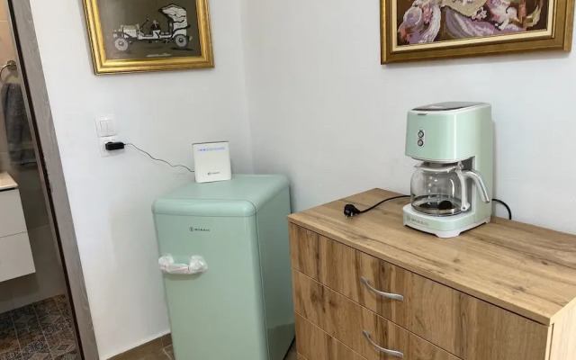 Eco Studio Flat Kalyvia Thorikou, Greece