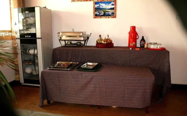 Shangri-la Tibetan Family Inn