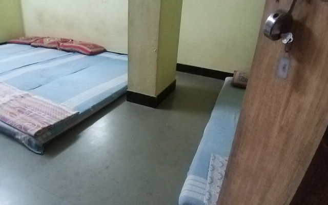 Shri Mahalaxmi Yatri Niwas