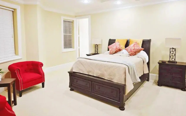 3Bdrm 3.5Bath 9Beds - Museum Parks Zoo
