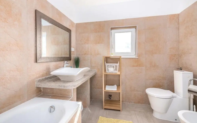 Amazing Home in Linardici With Wifi and 6 Bedrooms