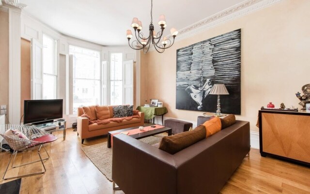 Inviting 1BD Hideaway Kensington Olympia!