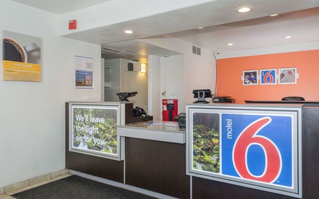 Super 8 by Wyndham Turlock