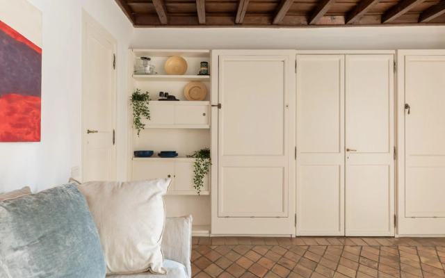 iFlat Navona Bright Studio