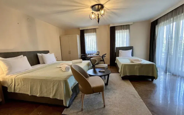 Farrys Boutique Hotel & Beach Club