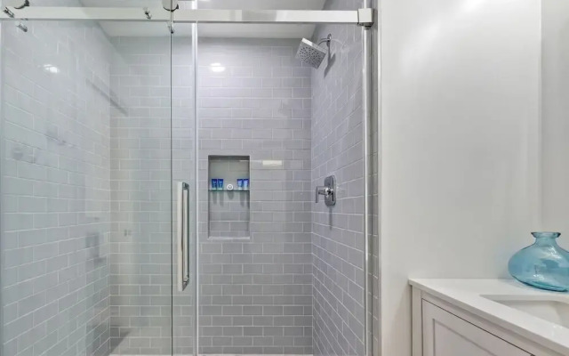 Immaculate 3 BDR in Oceanside Private Pool & Spa