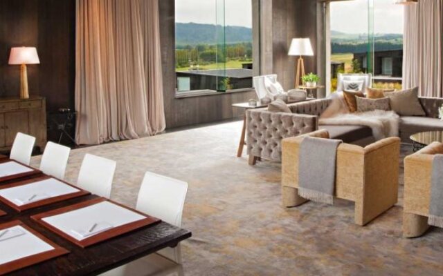 Kinloch Manor & Villas