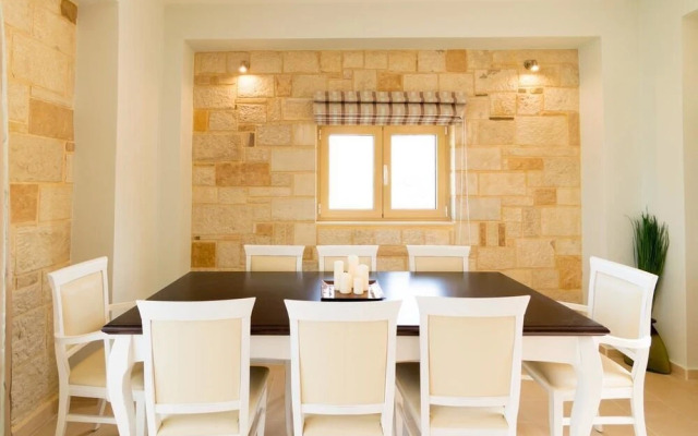 Nikolas Villas Kamilari