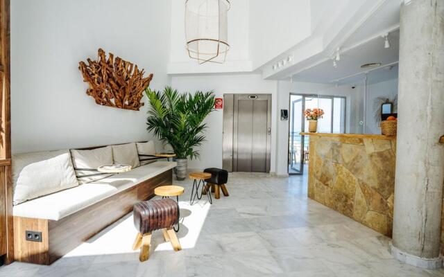 Luxury apartment with dishwasher, located by the sea