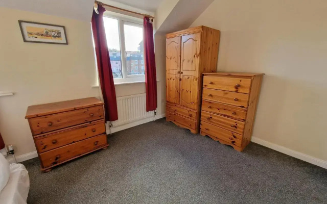 Town or Country - Jessie Terrace House B