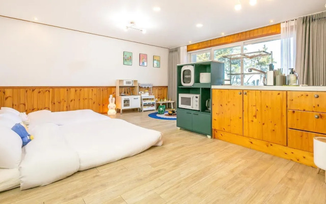 Yeosu Hi Mom Kids Family Pension Black