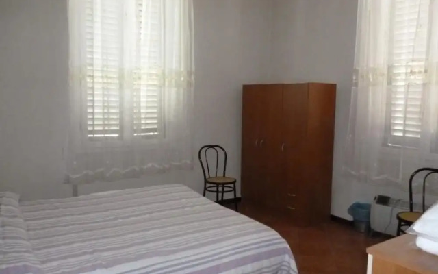 XXVII Aprile Bed & Car