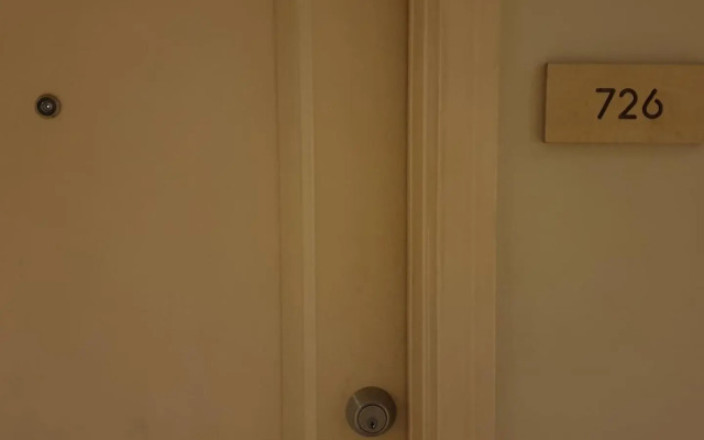 MANDALUYONG 2 Br w 2 Queen, 50HDtv across Shangrila Mall