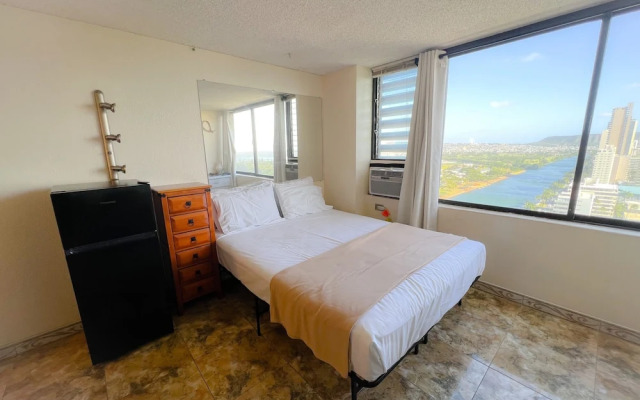 Hawaiian Monarch 2508 Condo by RedAwning