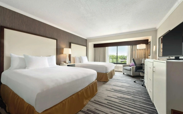 DoubleTree by Hilton Milwaukee - Brookfield