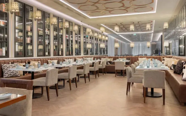 Wine & Books Porto Hotel