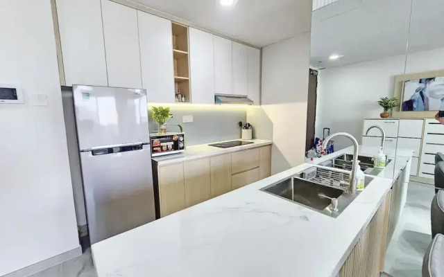 Cardinal Court Apartment