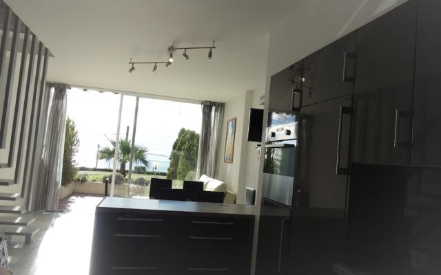 Welcome to Cannes - Bord de Mer