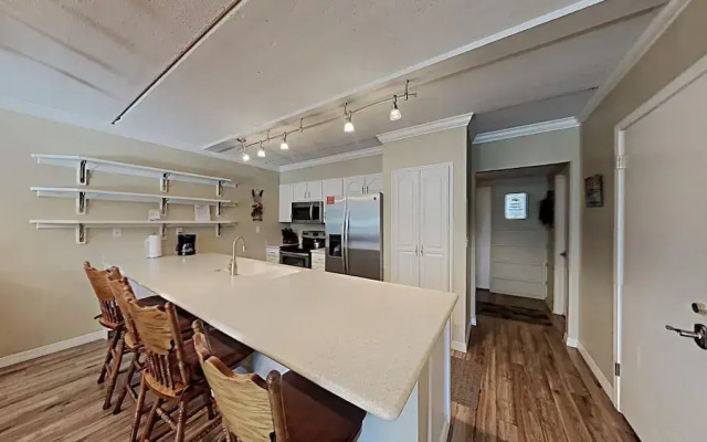 1849 Condos - Spacious 3 Bedrooms with Outdoor Pool & 3 Hot Tubs