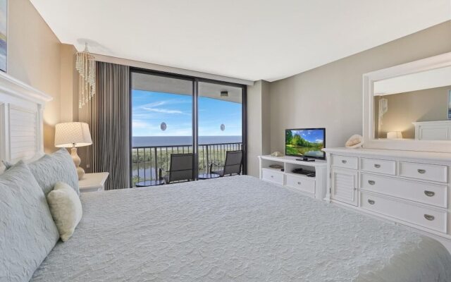 Beachfront Condo With Pool and Balcony Facing Beach