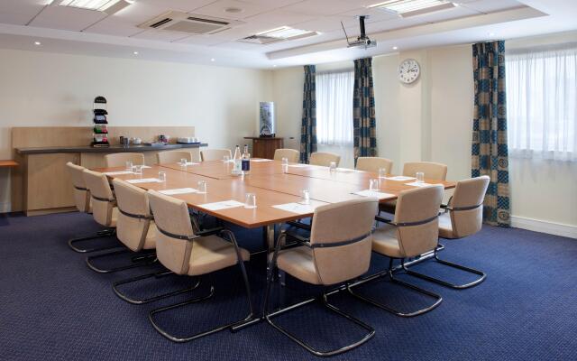 Holiday Inn Express Cardiff Airport by IHG