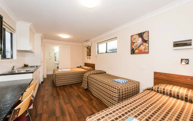 Cypress Pines Studio Villas