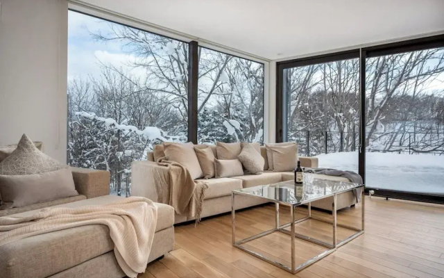 Escarpment House by H2 Life