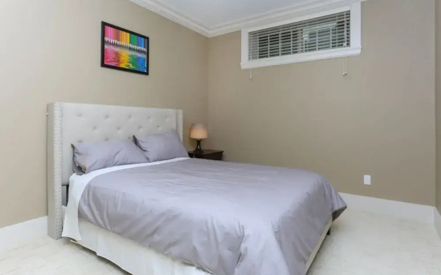 Grand 4 Bedroom Vacation House near Vancouver Downtown