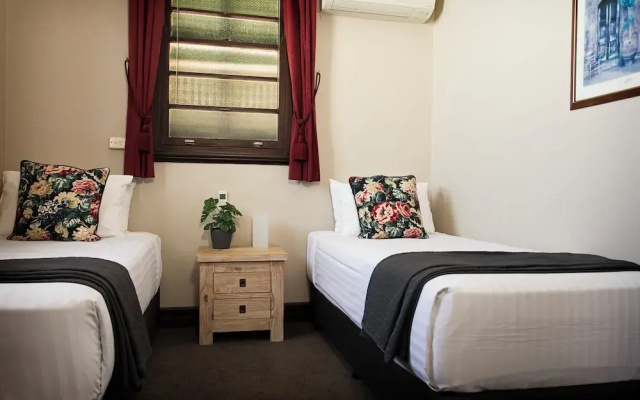 Esk Grand Hotel