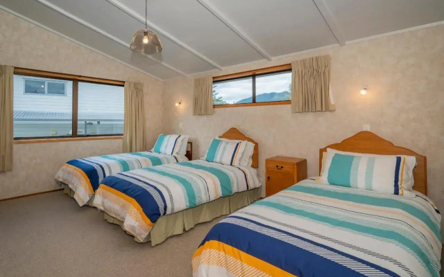 Relax On Courtney - Pauanui Holiday Home