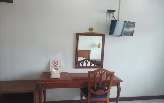 RedDoorz Plus near Pasar Anyar Bogor