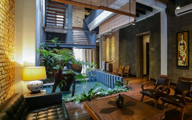 1825 Gallery Hotel