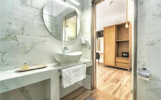 Amoudi Studios Apartments Hotel