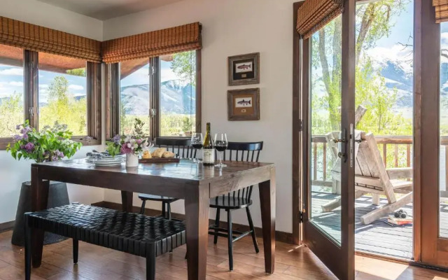 A Beautiful Montana Suite on Yellowstone River