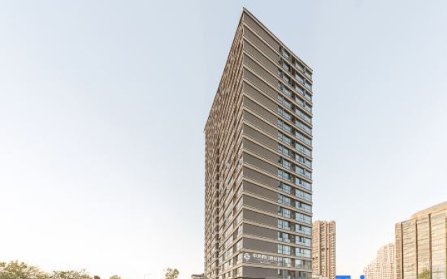 Zhongyi Holiday Hotel (Xiangyang Greenland Central Plaza)