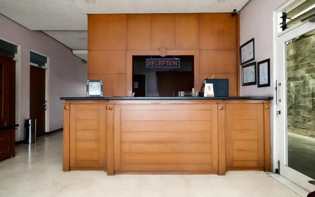 OYO 1843 Cahya Nirwana