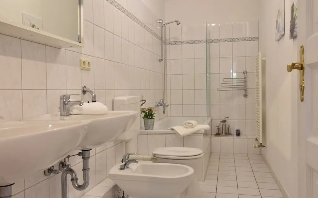 Charming Apartment in Stove With Garden