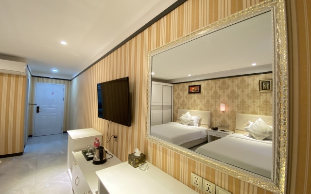 Lucky 8 Hotel