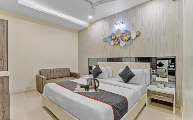 OYO Townhouse 812 Hotel The Grand White