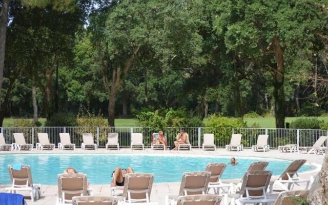 Maison au milieu des pins entre golf et océan