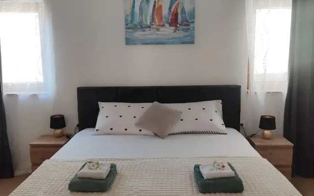 Apartment With Pool in Karlobag