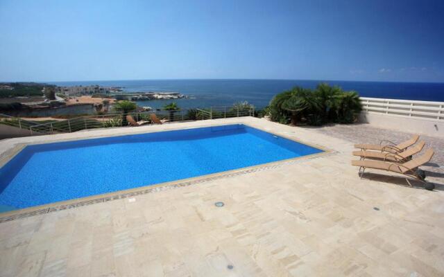 Seafront 5 Bedroom Villa Paradise in Sea Caves