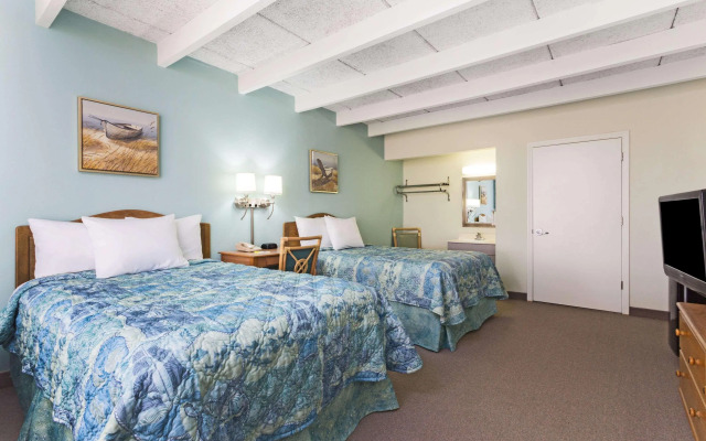 Days Inn & Suites by Wyndham Jekyll Island