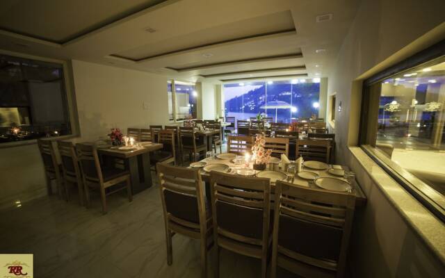 Royal Rosette Lake View Boutique Hotel